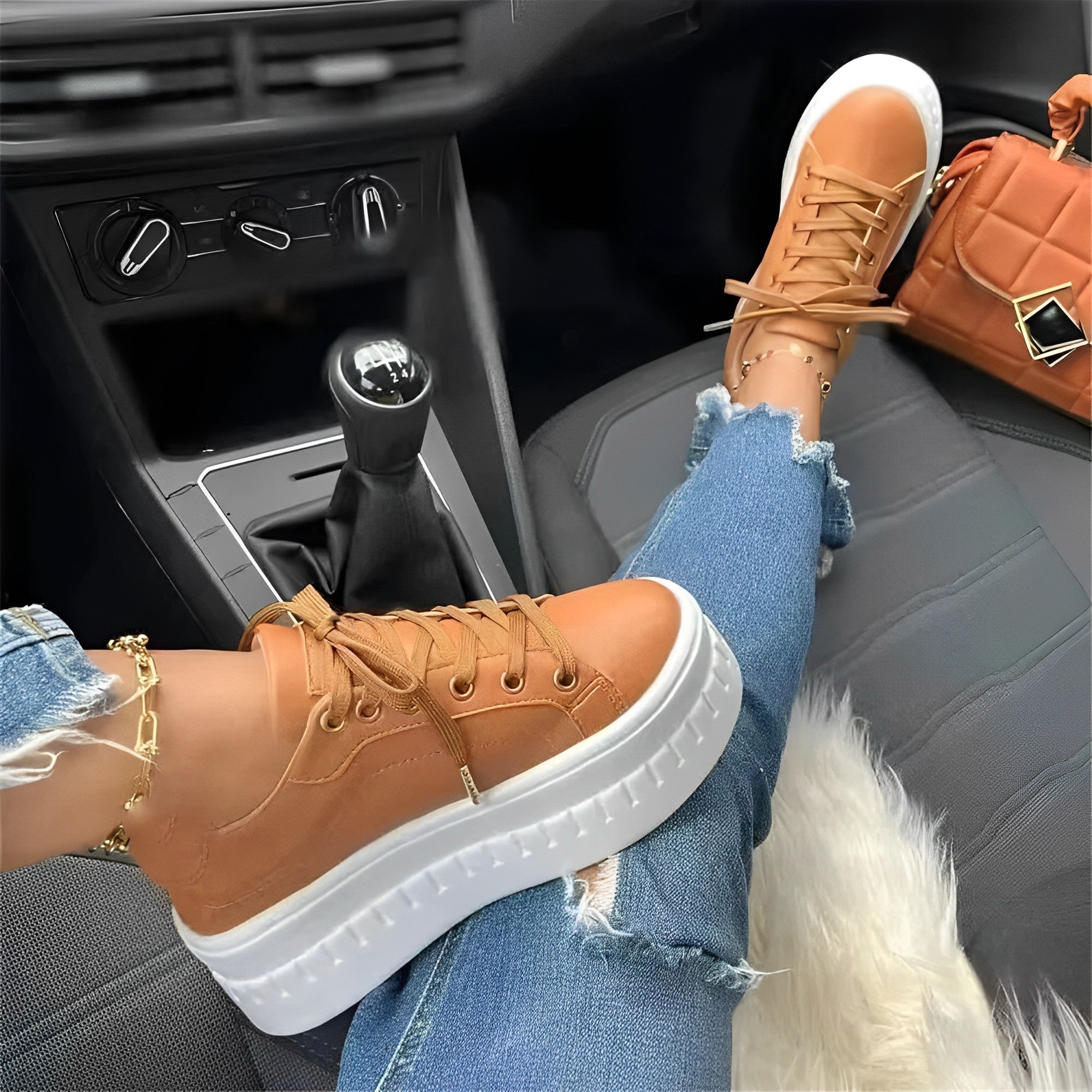 Wilgie - Cozy Lace-up Sneaker