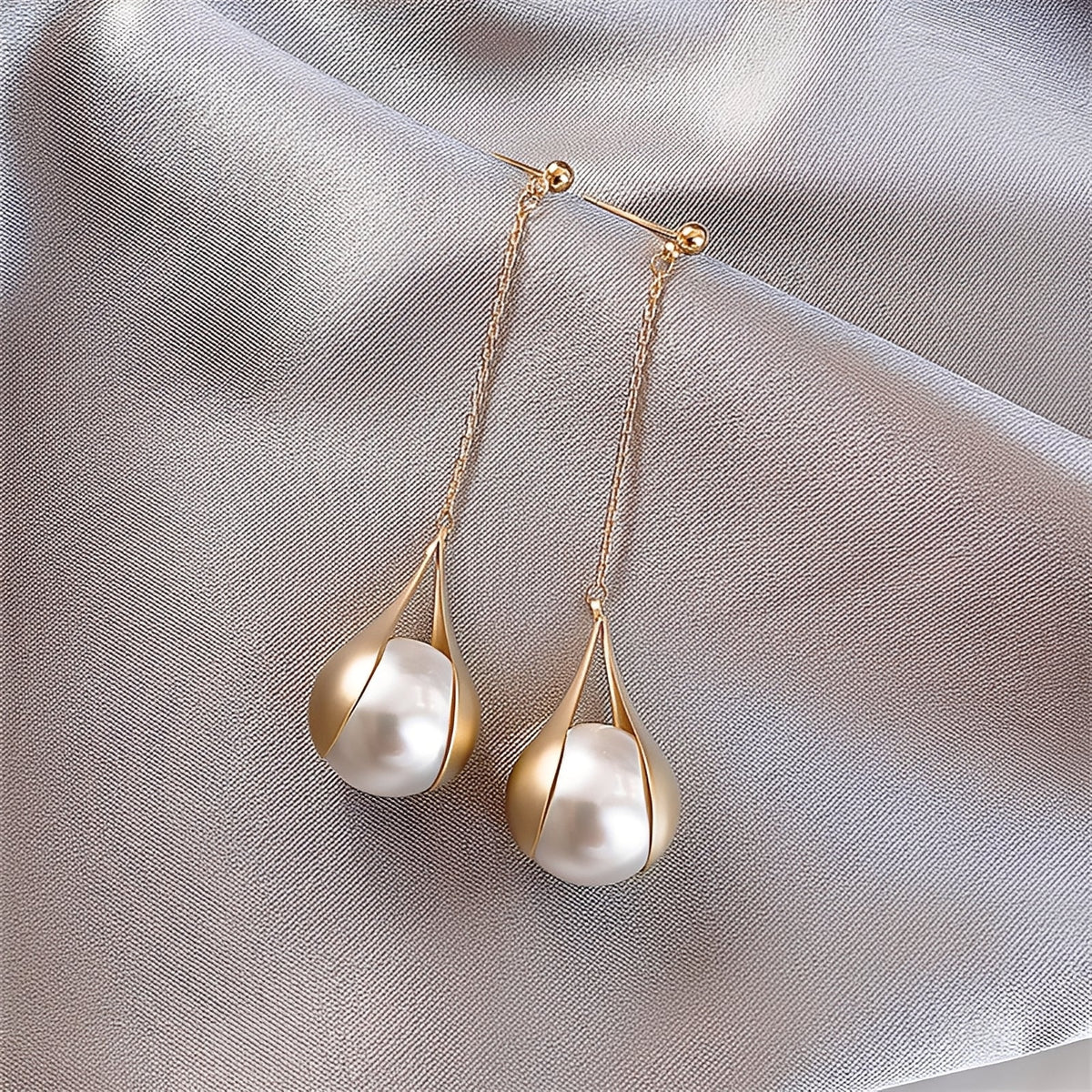 Asa – Earrings of gold and pearls