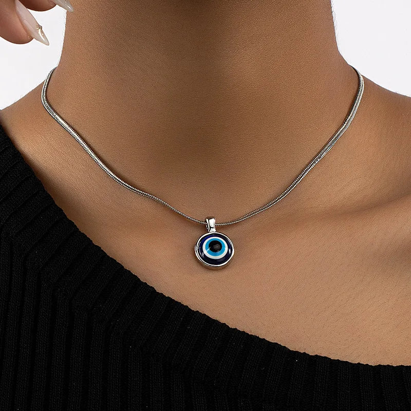 Ava – Necklace with Discreet Evil Eye