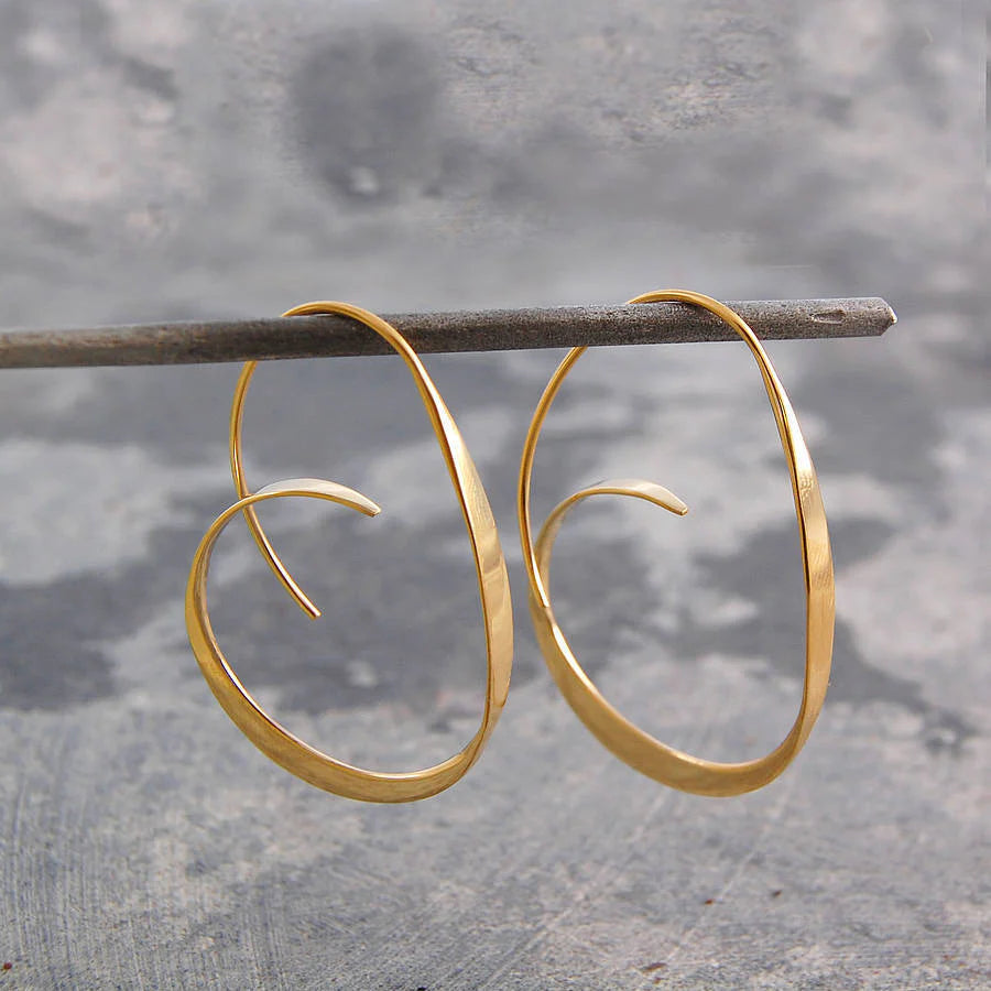 Becca – Earrings with Elegant Spiral Shape
