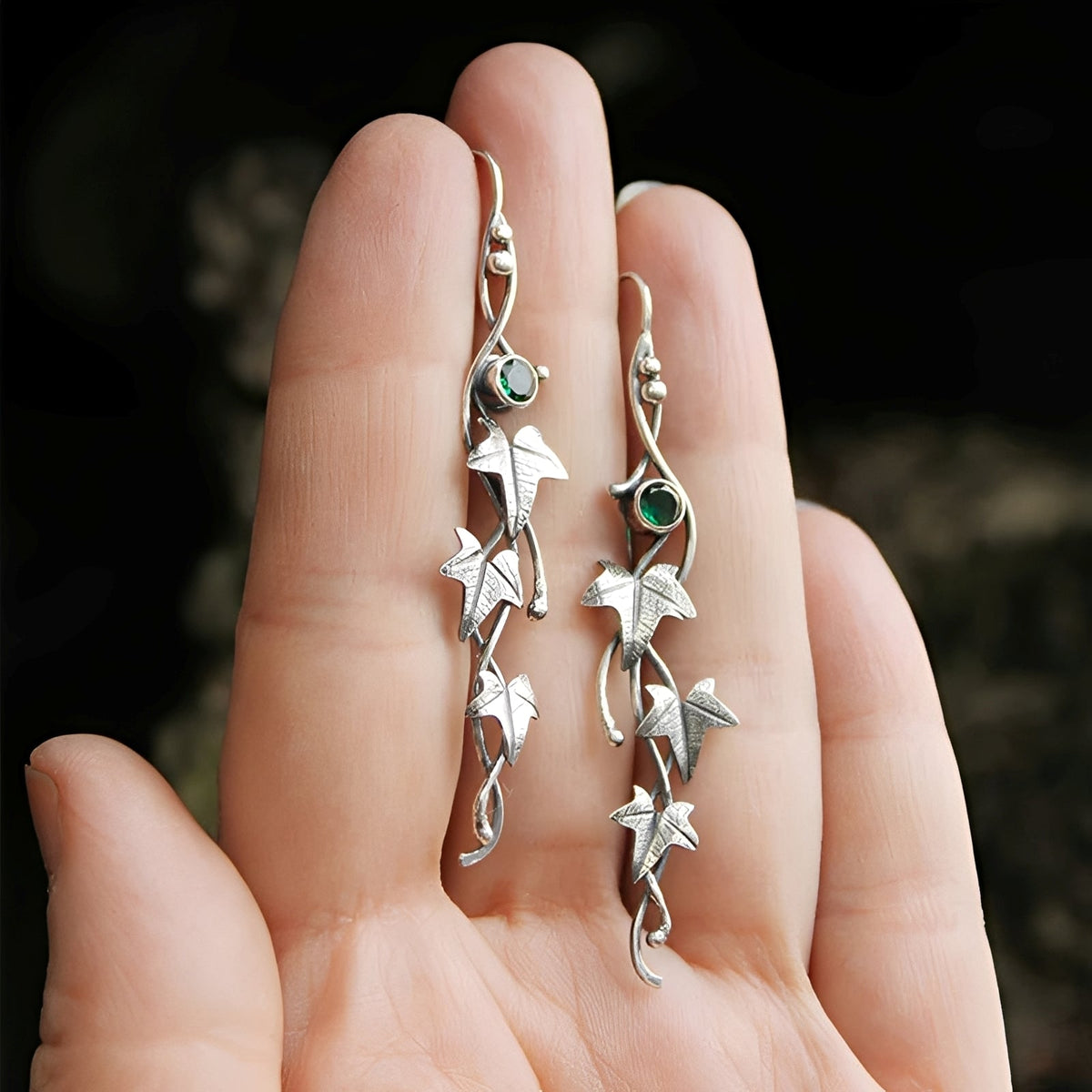 Nina – Vintage earrings in the shape of a fairy leaf