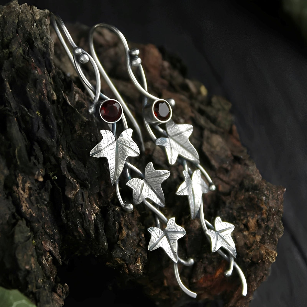 Nina – Vintage earrings in the shape of a fairy leaf
