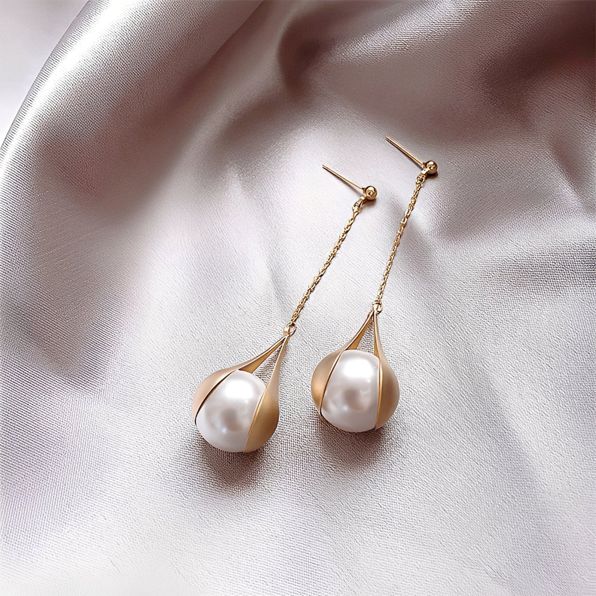 Asa – Earrings of gold and pearls
