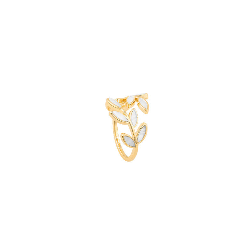 Auriane – gold ring leaf and white opal