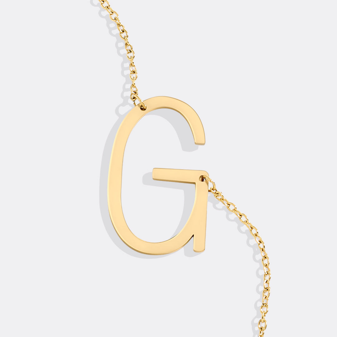 Inez – Necklace with declarative initial