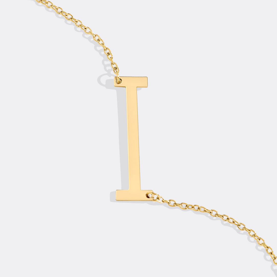 Inez – Necklace with declarative initial