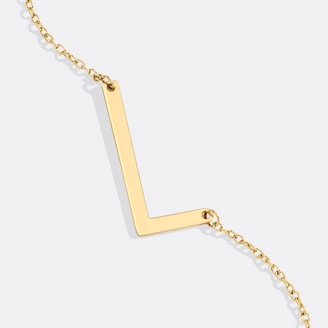 Inez – Necklace with declarative initial
