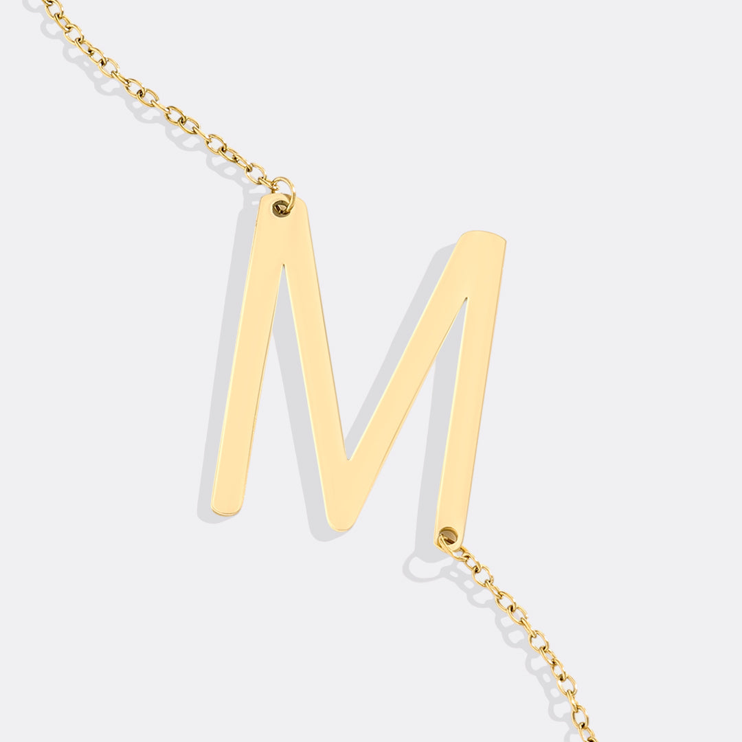 Inez – Necklace with declarative initial