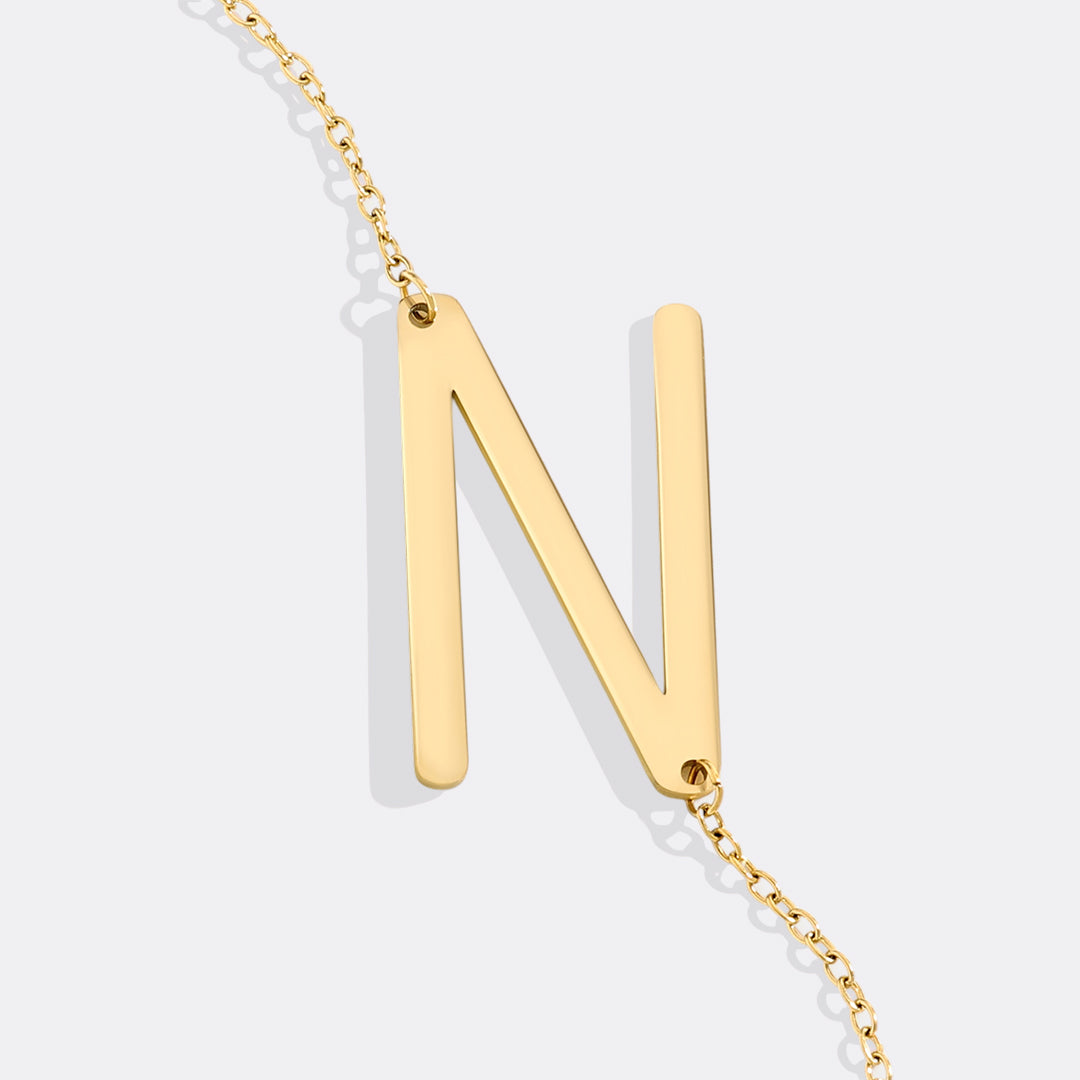 Inez – Necklace with declarative initial