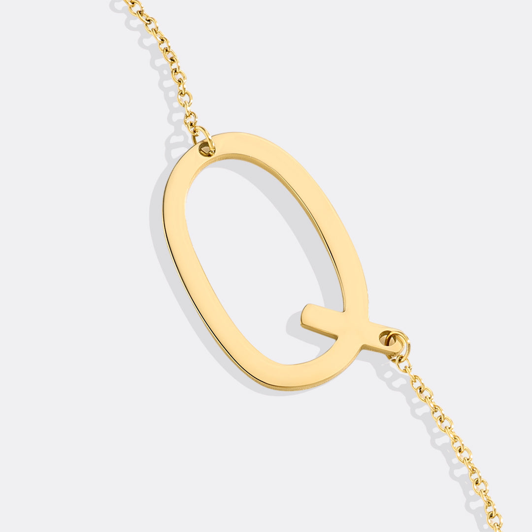 Inez – Necklace with declarative initial