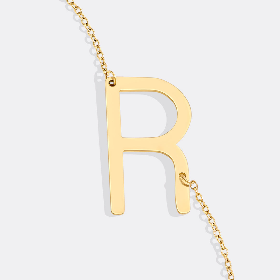 Inez – Necklace with declarative initial