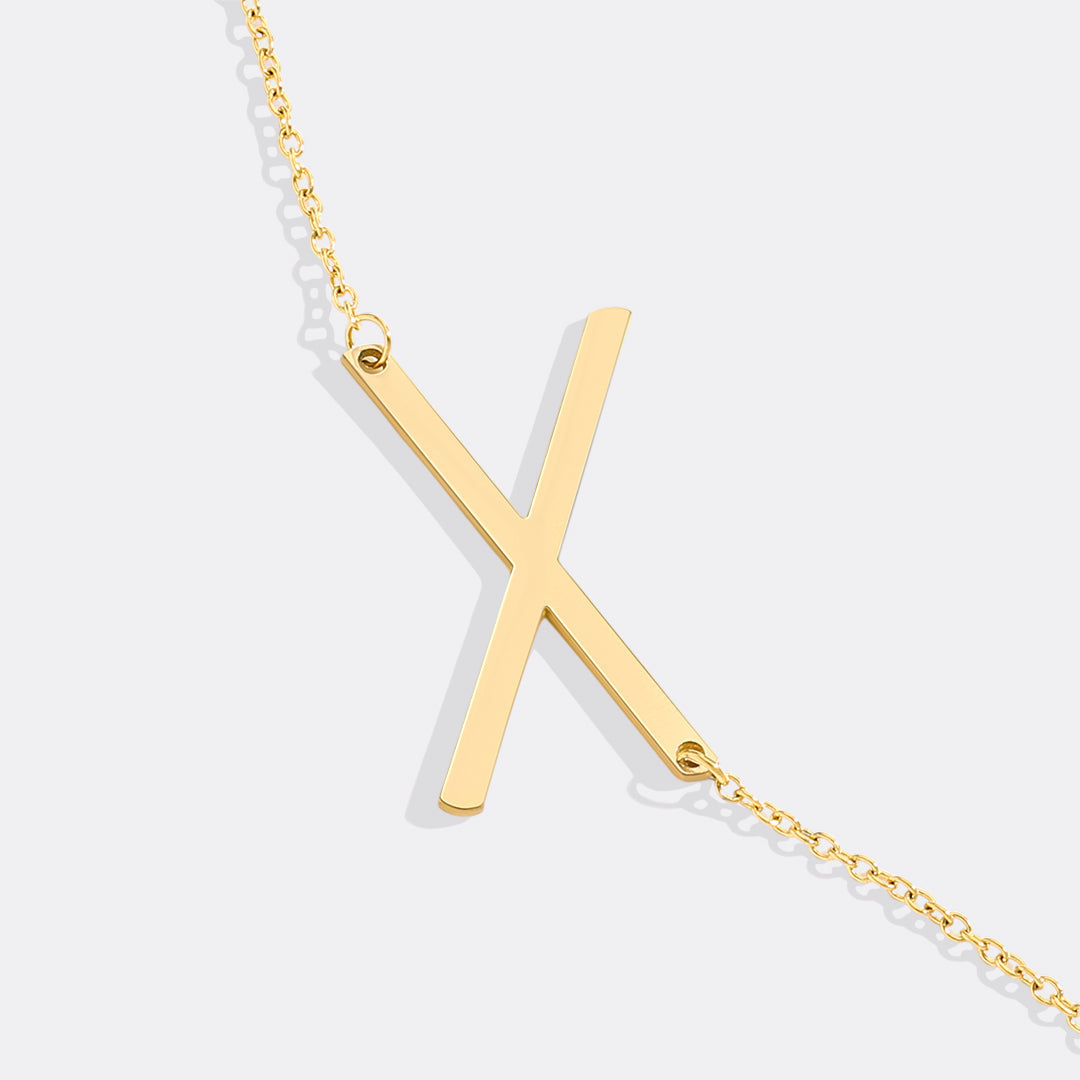 Inez – Necklace with declarative initial