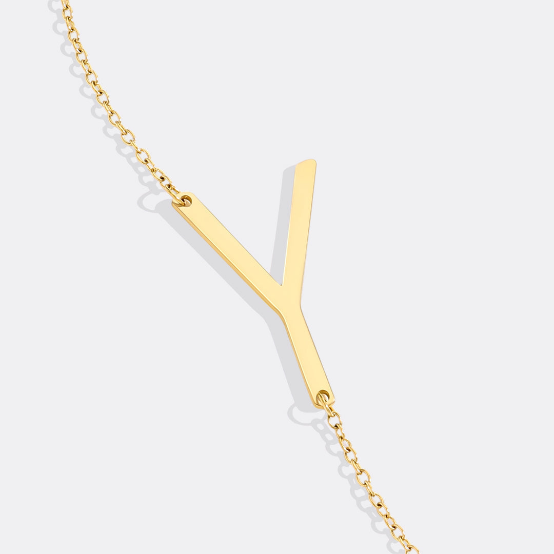 Inez – Necklace with declarative initial