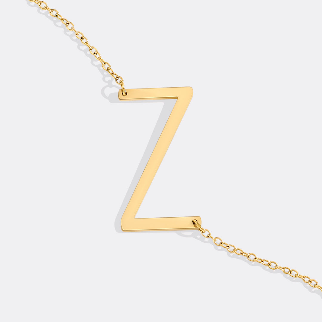 Inez – Necklace with declarative initial