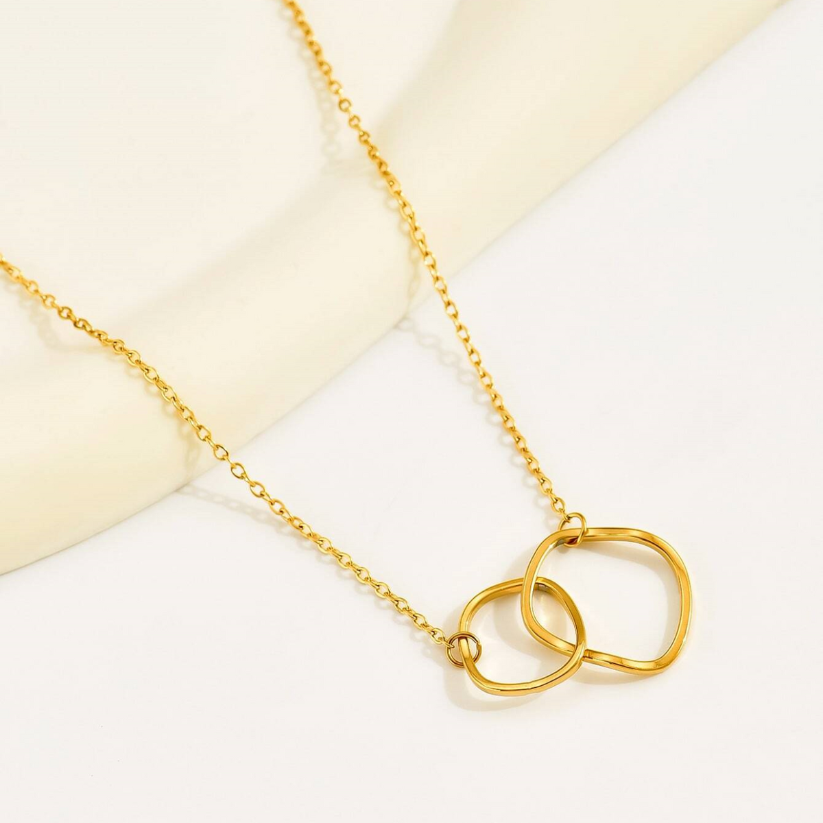 Double Loop Chain - Necklace with Intertwined Pendant