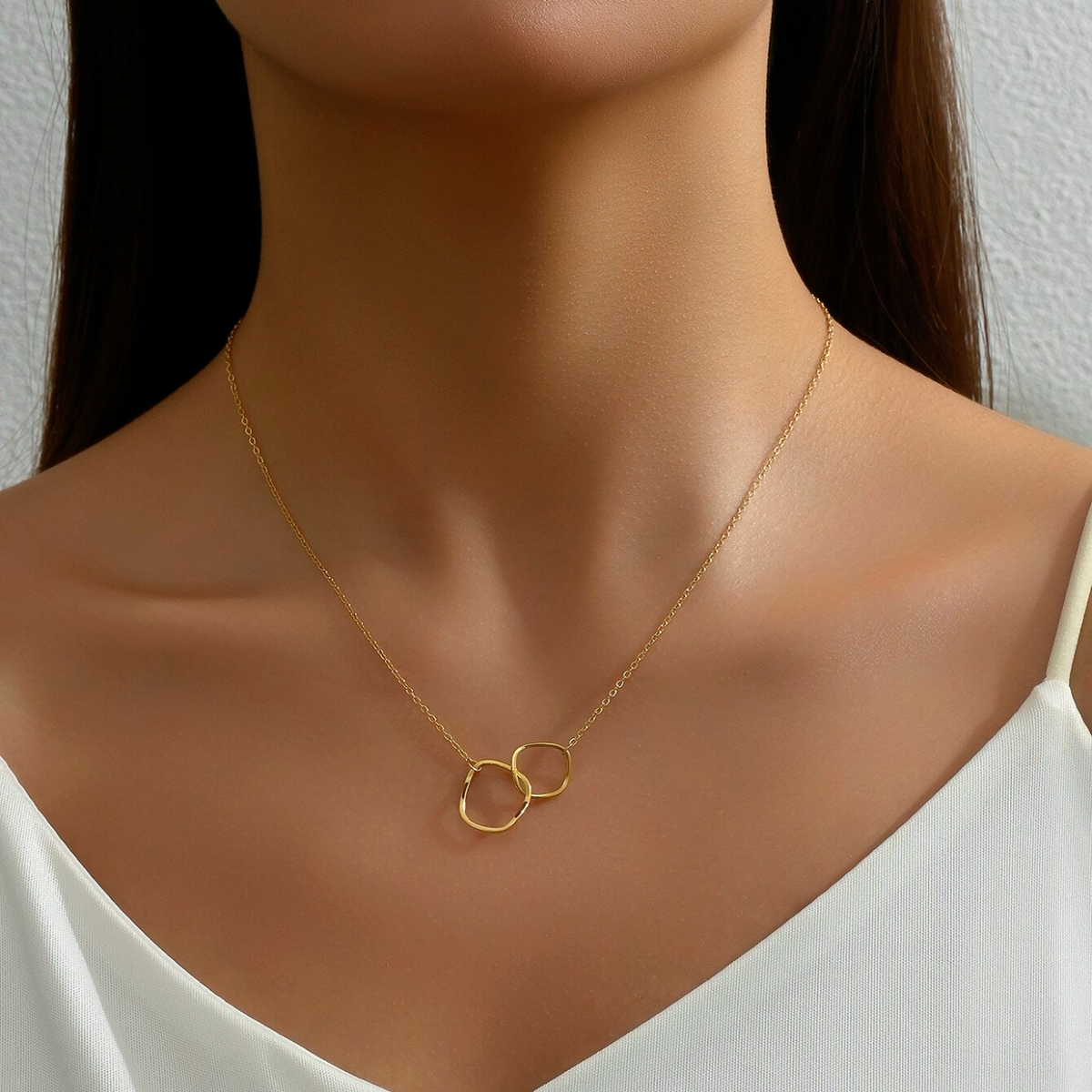 Double Loop Chain - Necklace with Intertwined Pendant