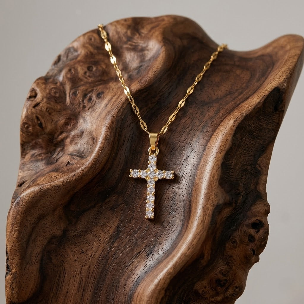 Noah – Elegant collar with cross
