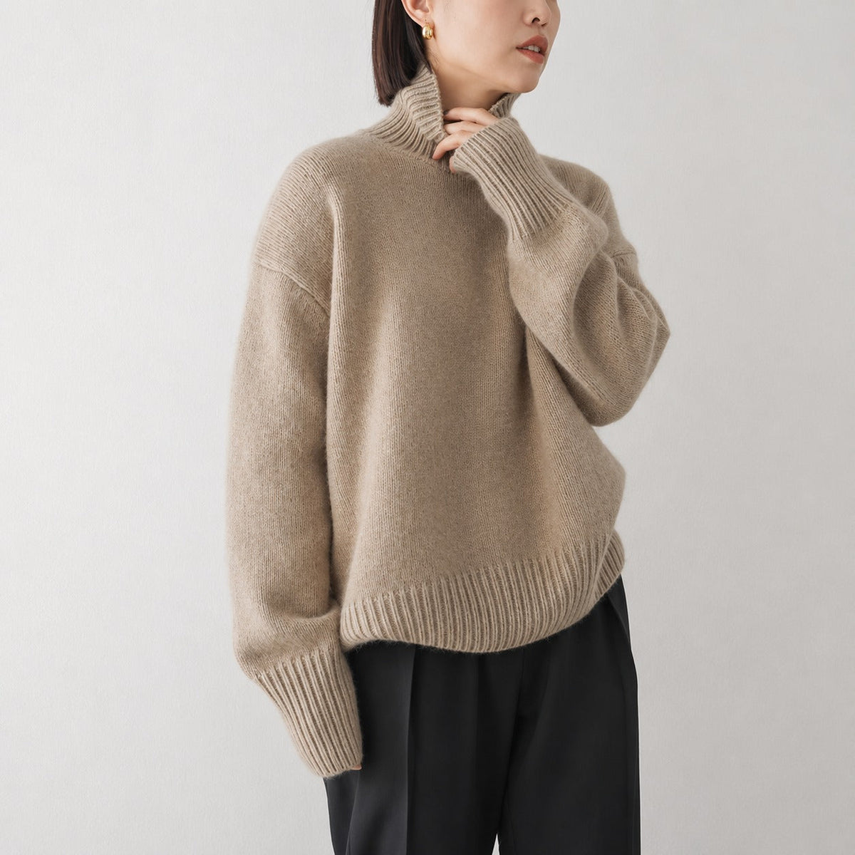 Lea - Women's loose turtleneck sweater