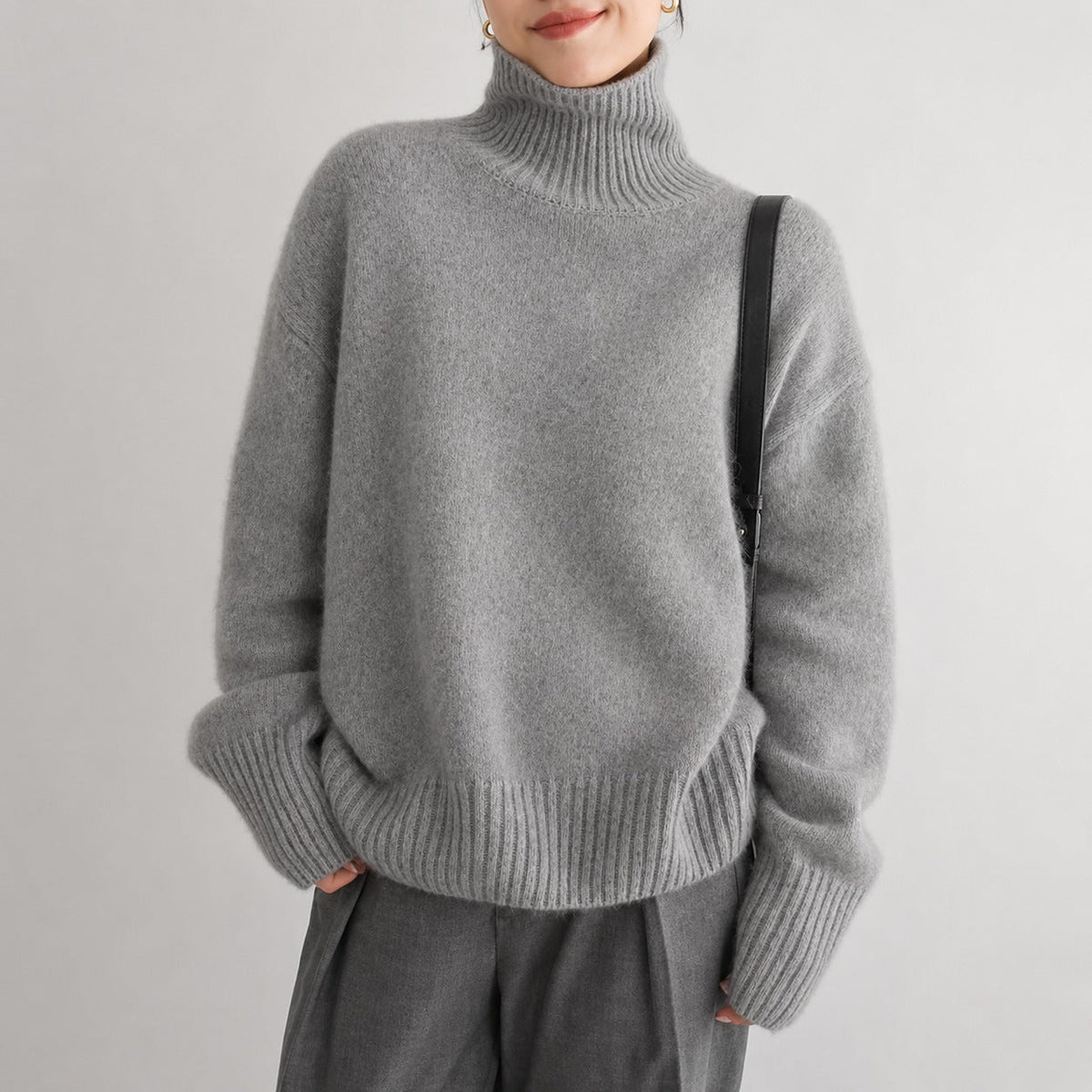 Lea - Women's loose turtleneck sweater