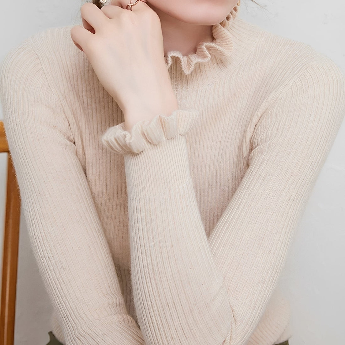 Alva - Stylish Women's Turtleneck Sweater
