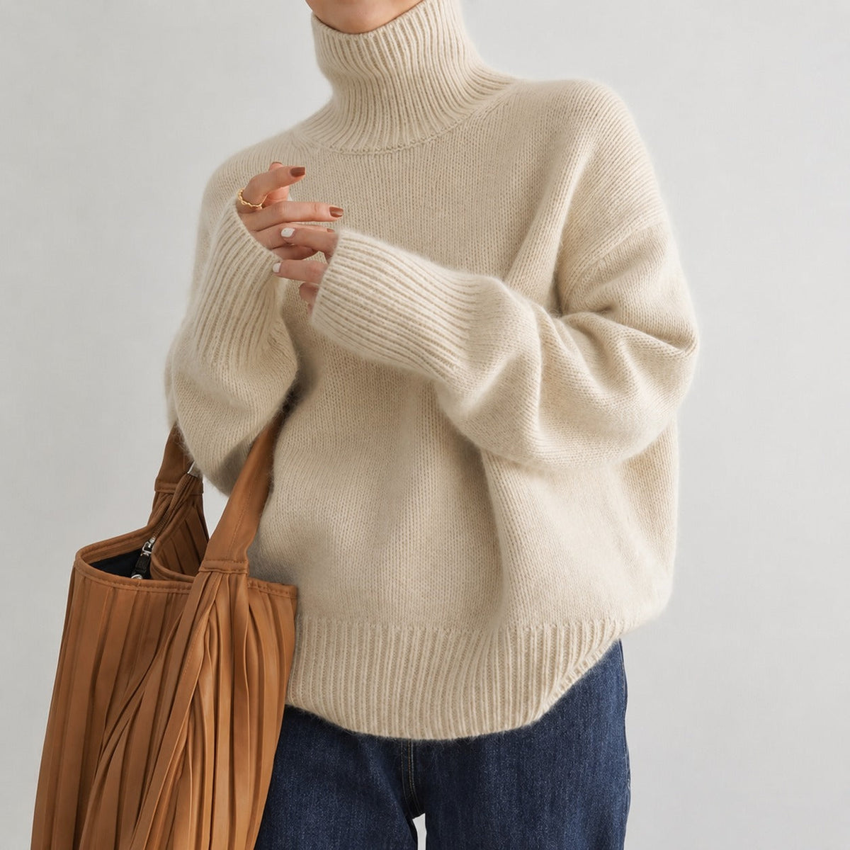 Lea - Women's loose turtleneck sweater