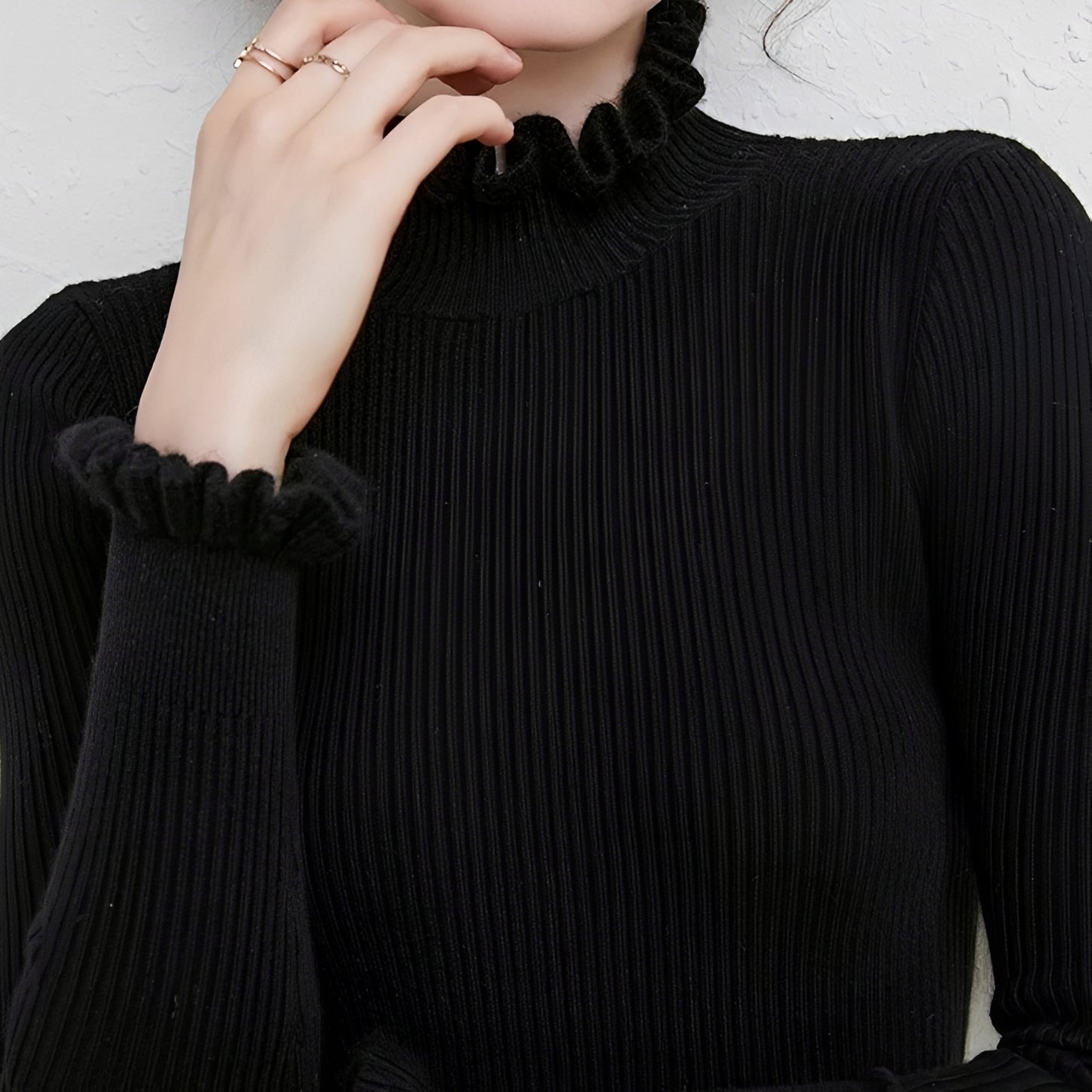 Alva - Stylish Women's Turtleneck Sweater