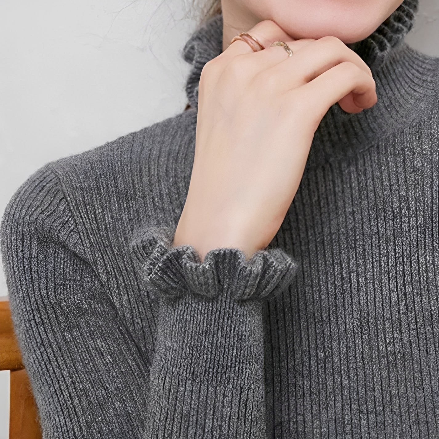 Alva - Stylish Women's Turtleneck Sweater