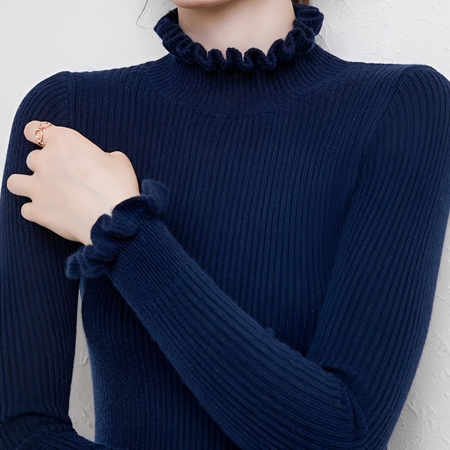 Alva - Stylish Women's Turtleneck Sweater