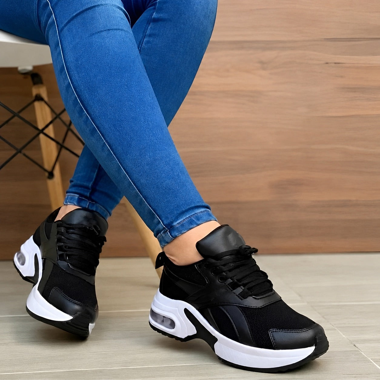 Nik - Stylish and airy sports sneakers