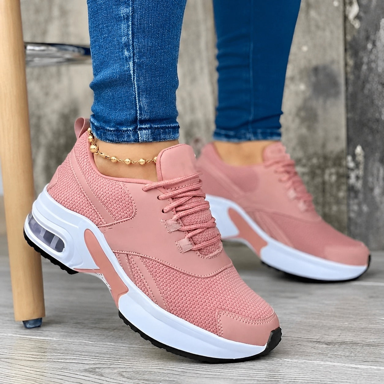 Nik - Stylish and airy sports sneakers