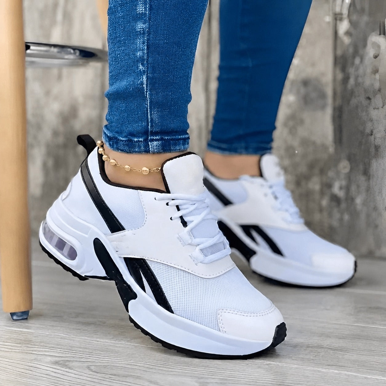 Nik - Stylish and airy sports sneakers
