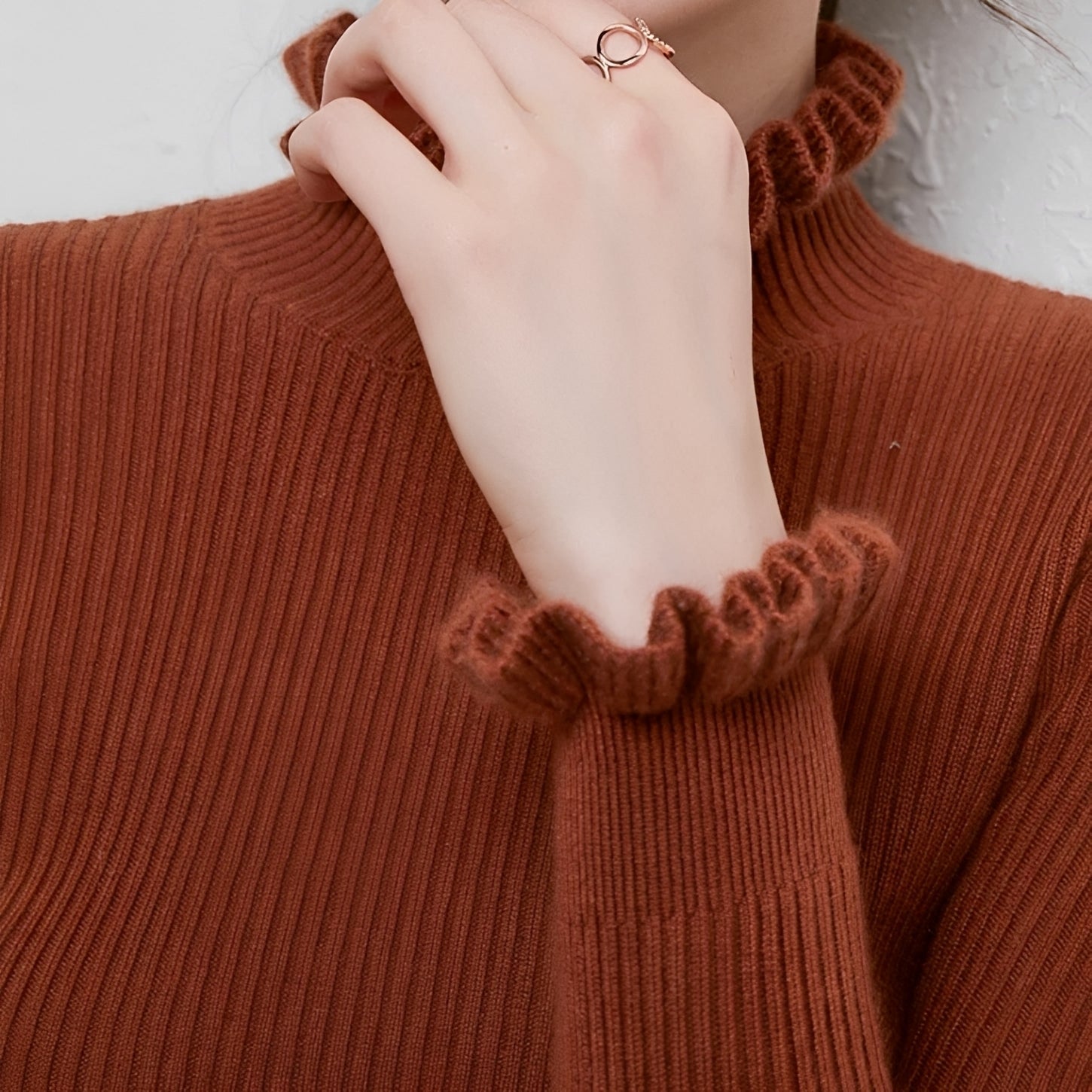 Alva - Stylish Women's Turtleneck Sweater