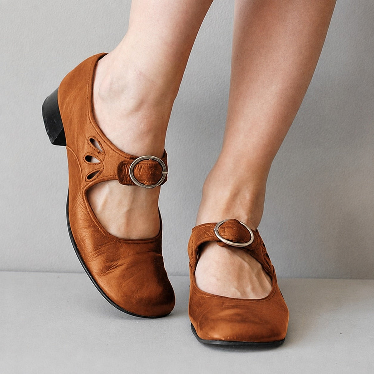 Beatrice - Elegant sandals with adjustable buckle fastening
