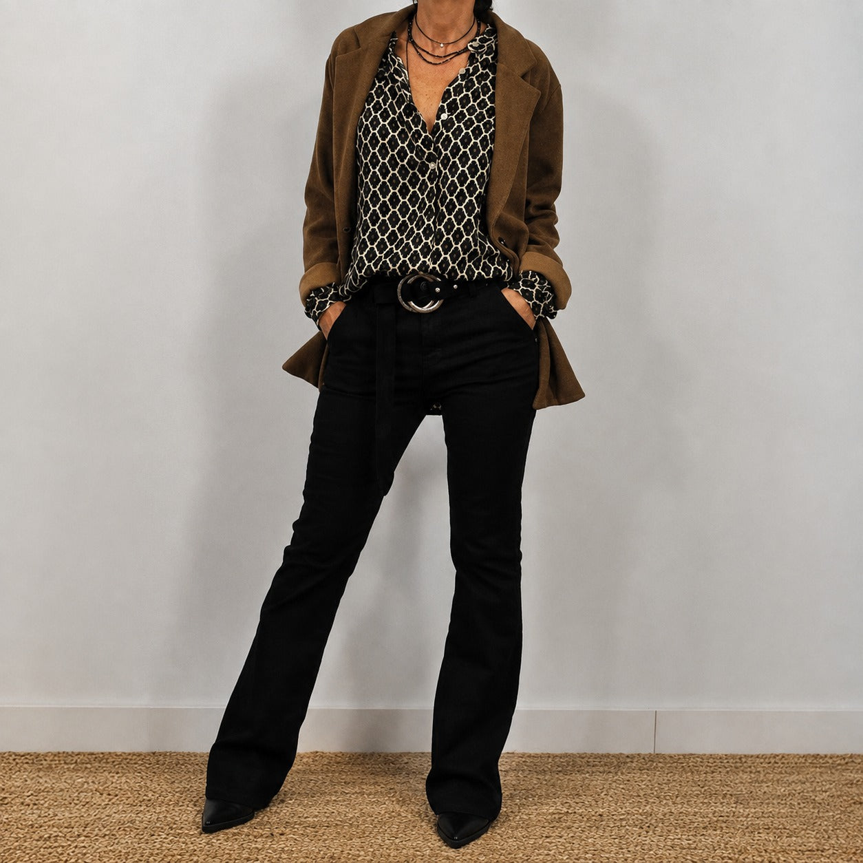 Zara - Casual, Loose-Fitting Blouse with V-Neck