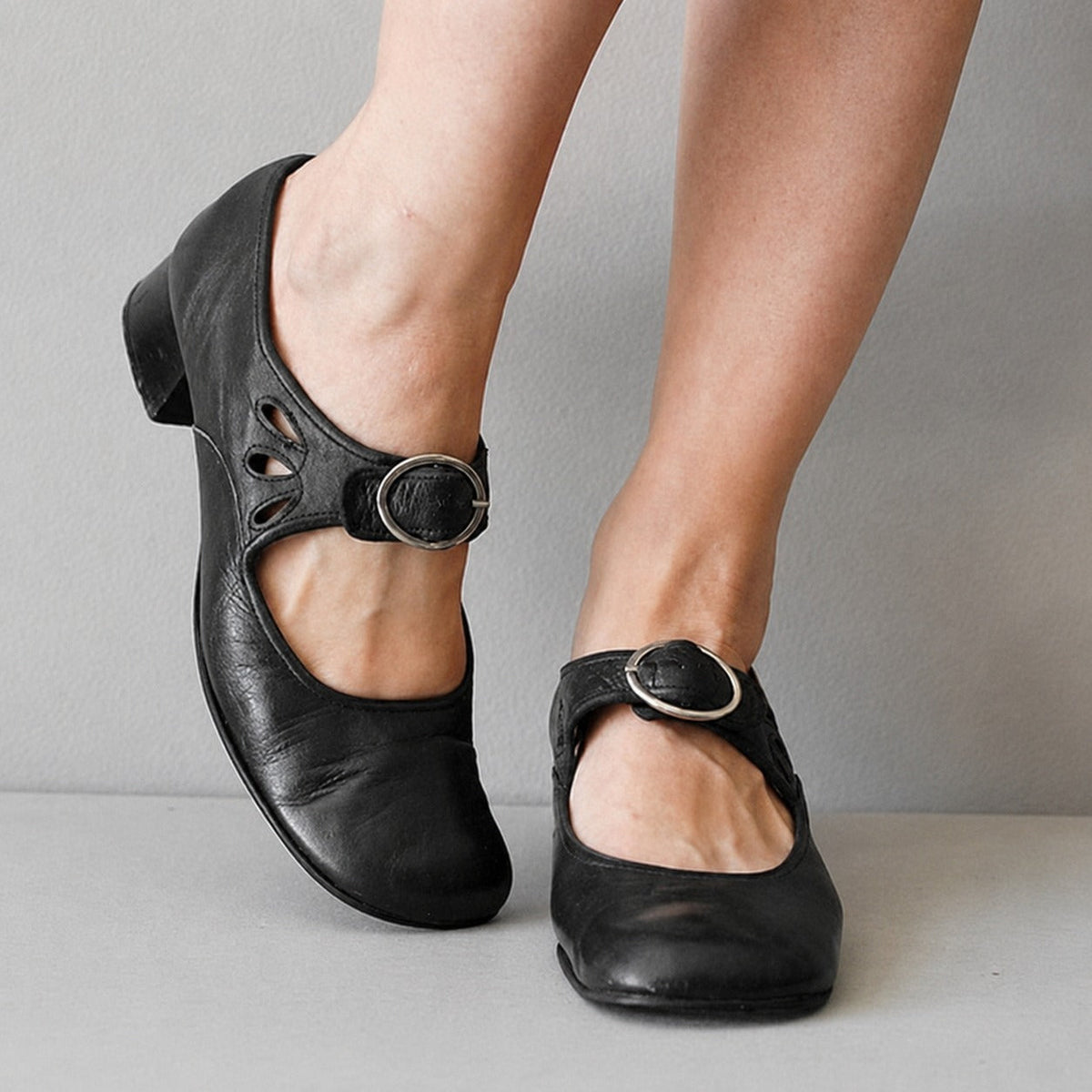 Beatrice - Elegant sandals with adjustable buckle fastening