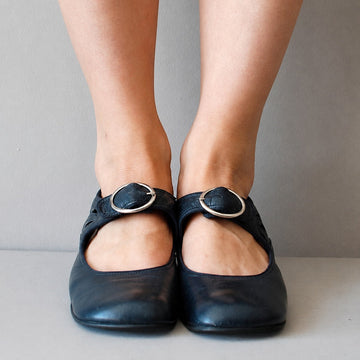Beatrice - Elegant sandals with adjustable buckle fastening