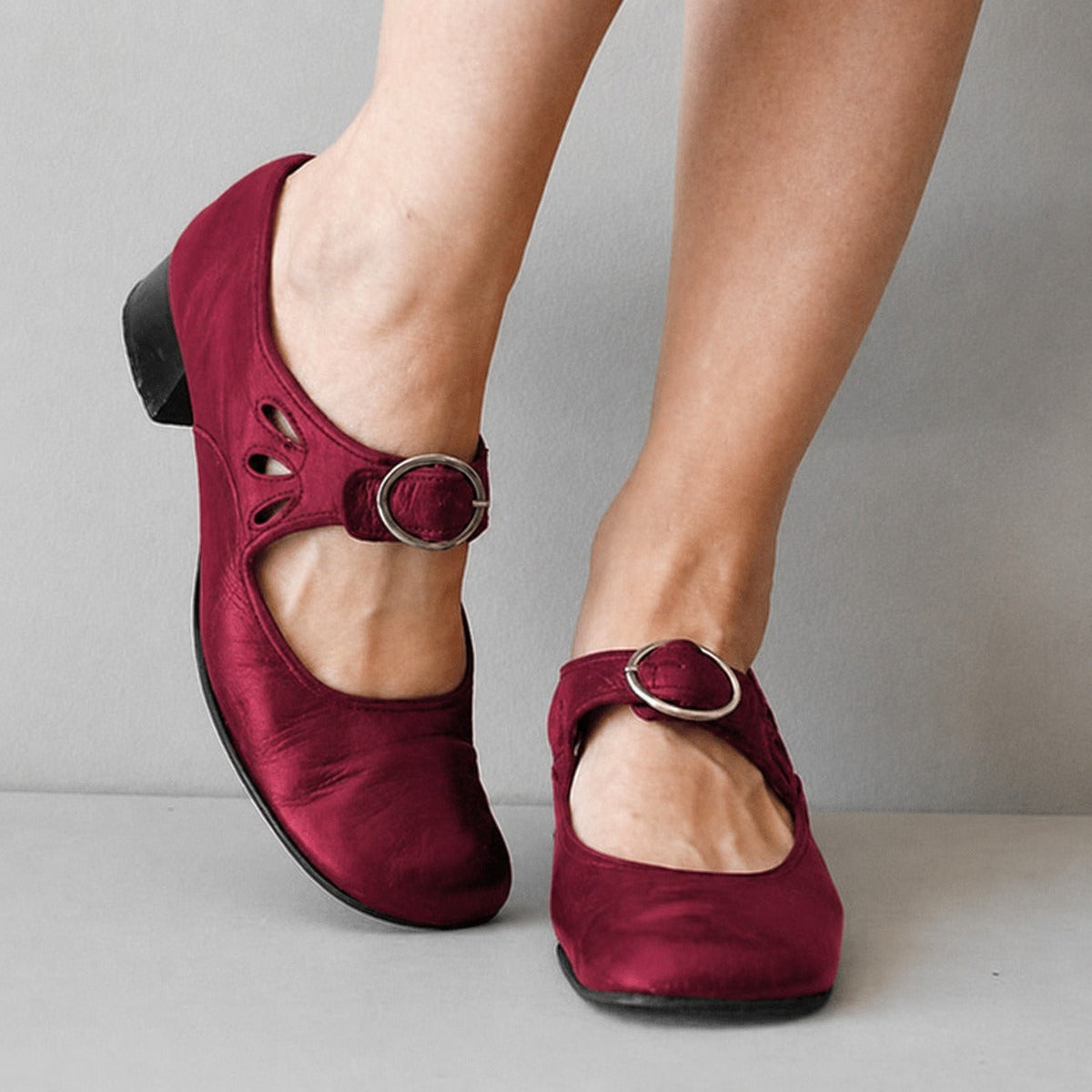 Beatrice - Elegant sandals with adjustable buckle fastening