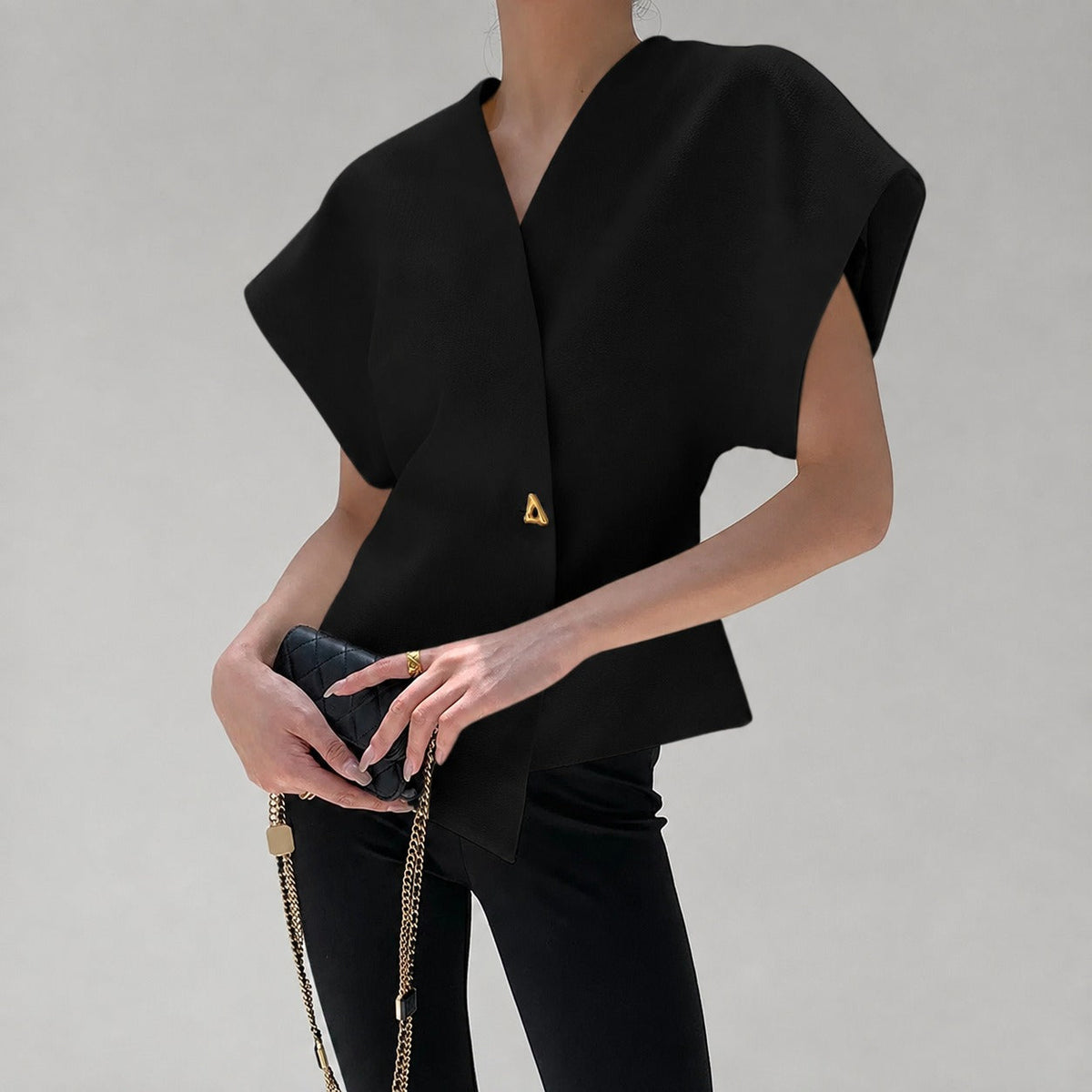 Leonie - Blouse with a V-neck and button fastening