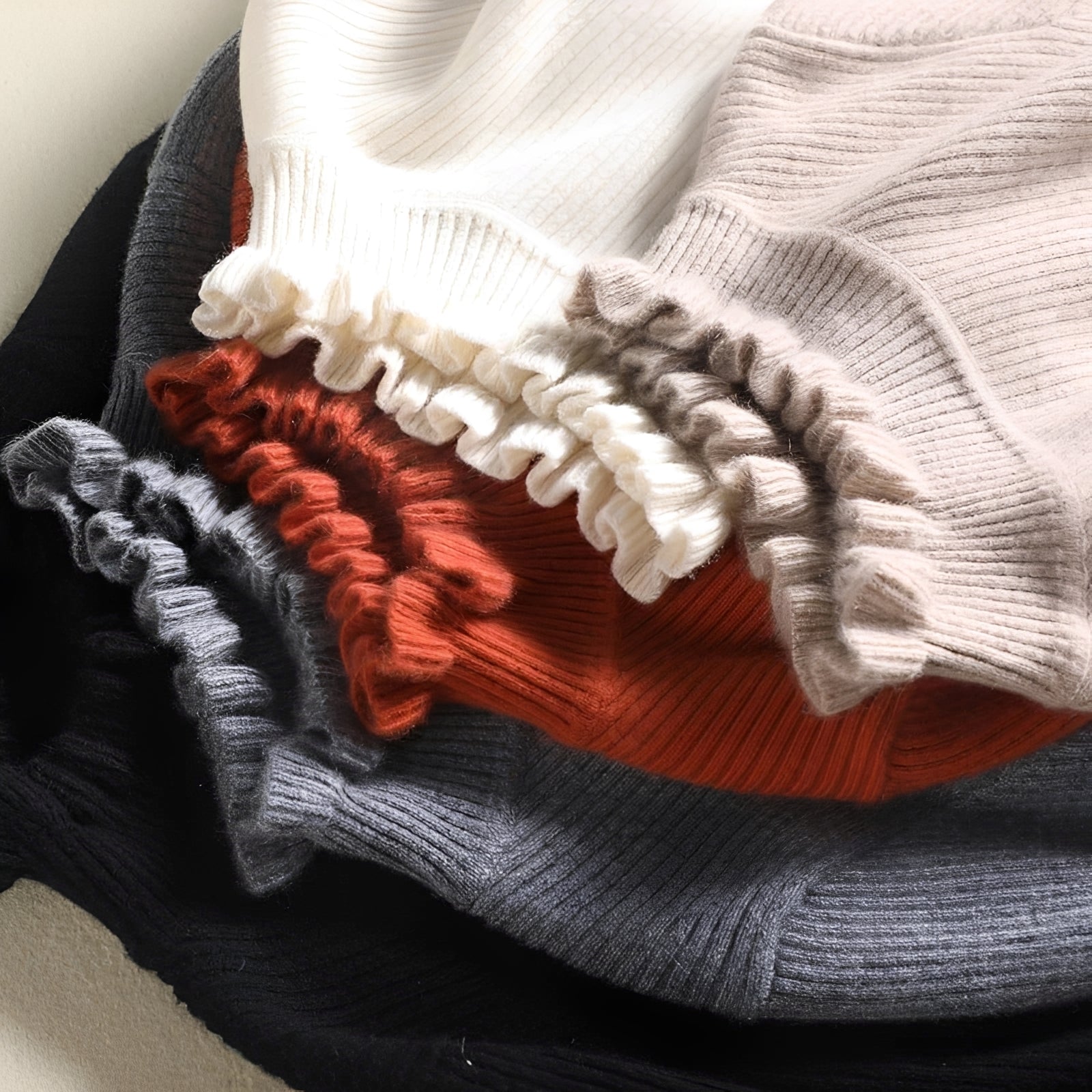 Alva - Stylish Women's Turtleneck Sweater