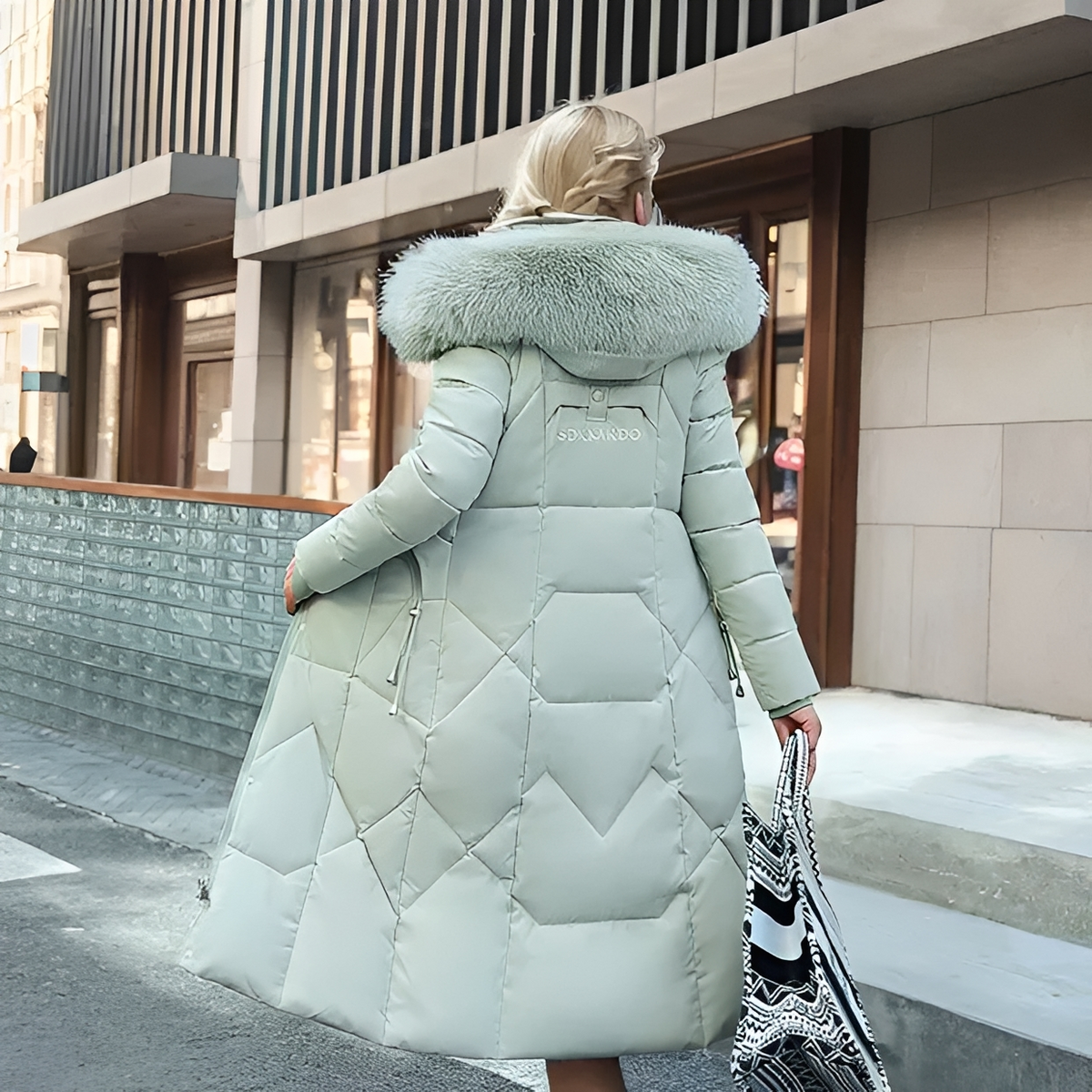 Fara - Stylish and cuddly coat