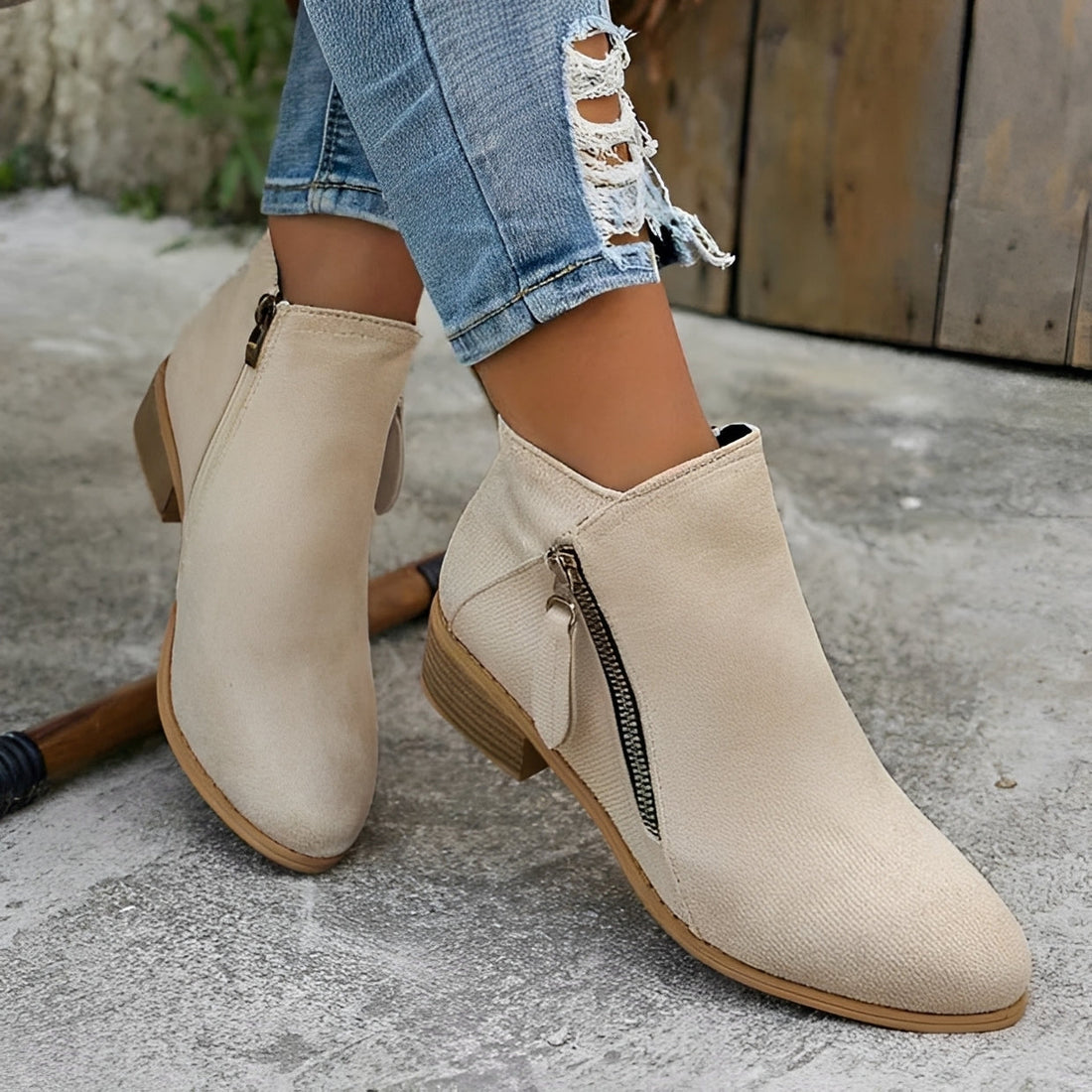 Klara - Fashionable and refined boots with zipper