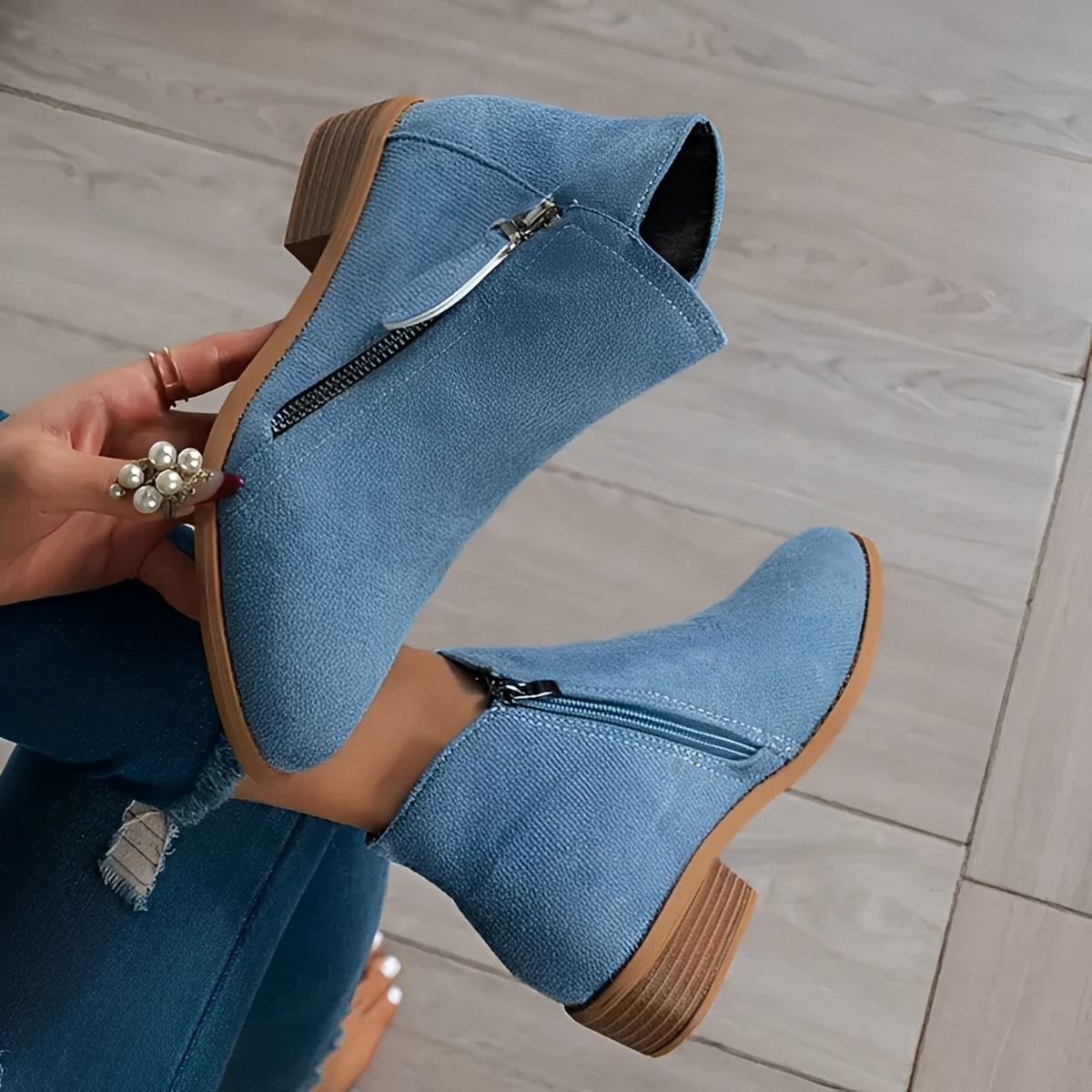 Klara - Fashionable and refined boots with zipper