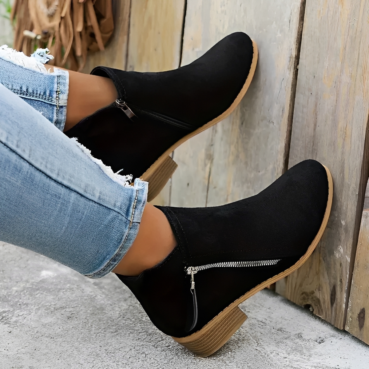 Klara - Fashionable and refined boots with zipper
