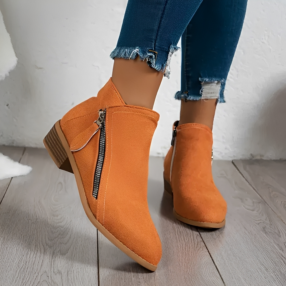 Klara - Fashionable and refined boots with zipper