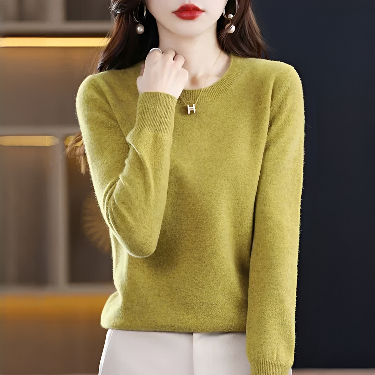 Shynna - Elegant and soft round-neck sweater