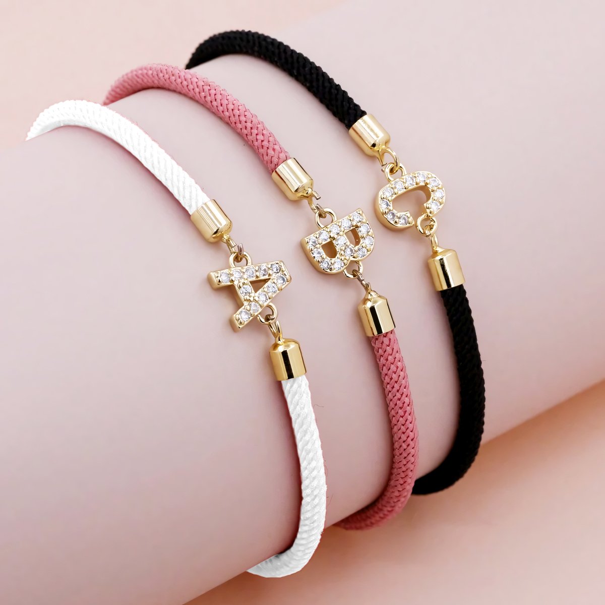 Calla – Adjustable bracelet with engraved initial
