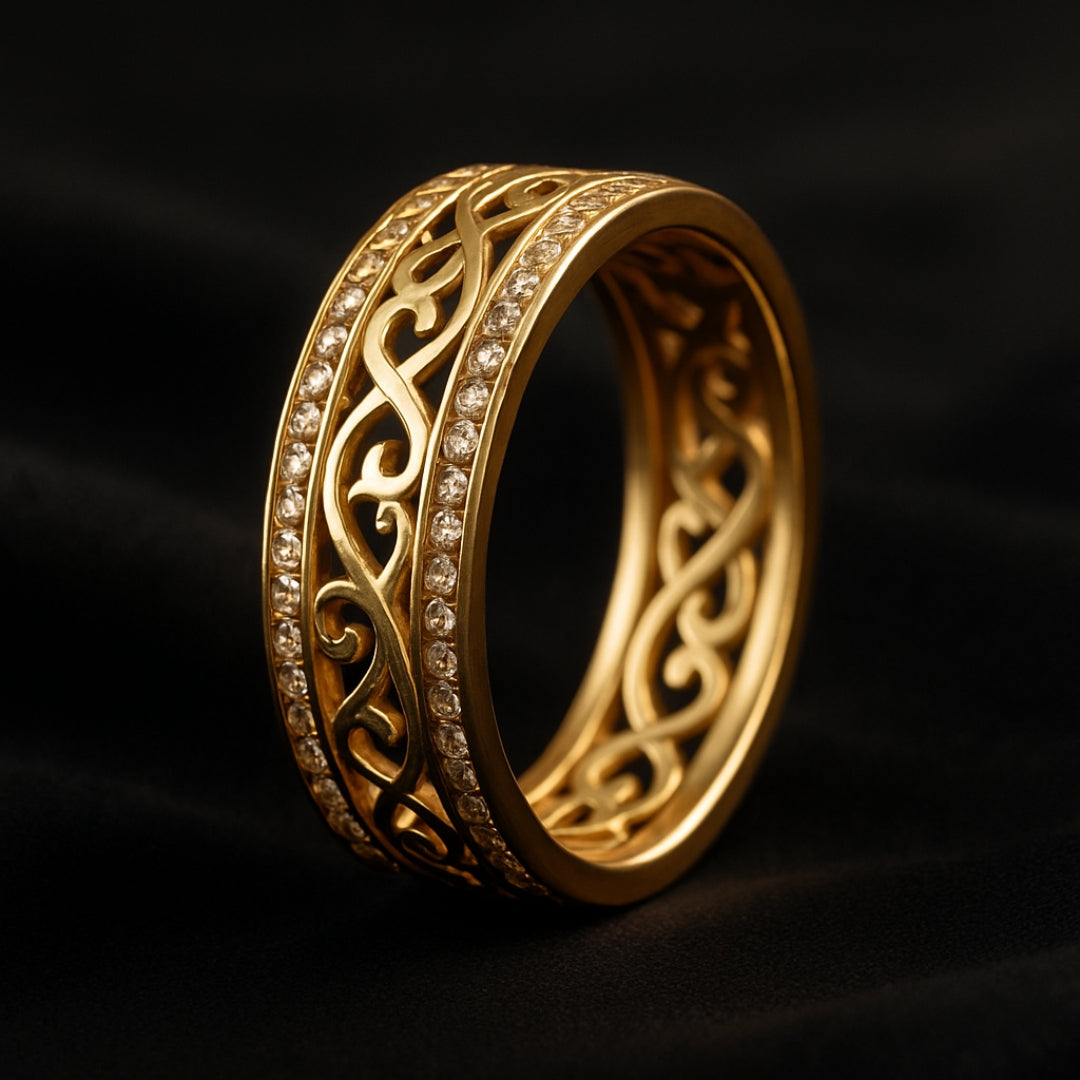 Jevy – Wide gold ring with holes