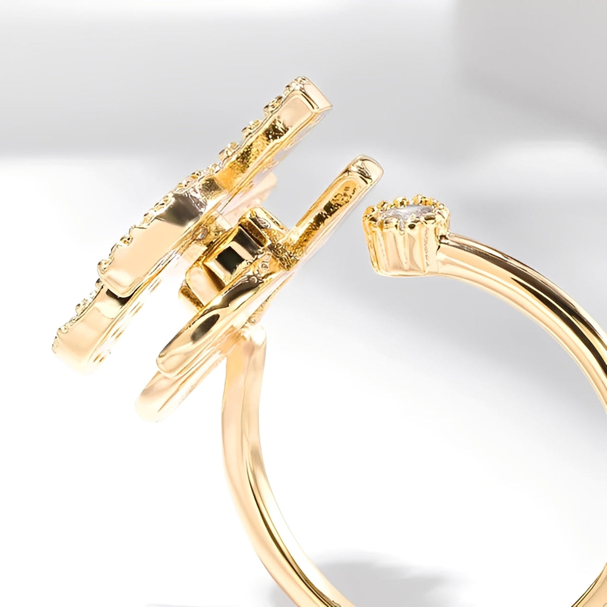 Solaya – Sunflower Stress Relief Ring