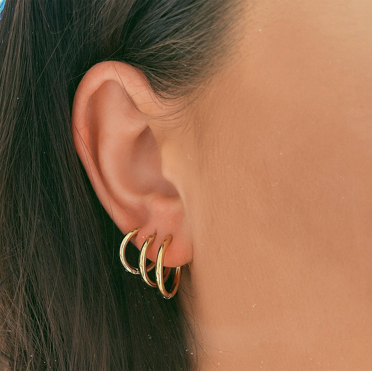 Celia – Elegant golden hoops