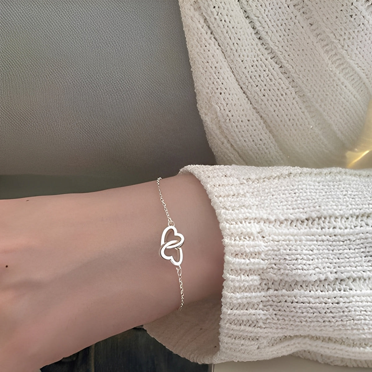 Amara – Bracelet charm with double heart